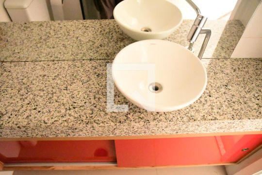 Banheiro de kitnet/studio à venda com 1 quarto, 34m² em Granja Viana, Cotia