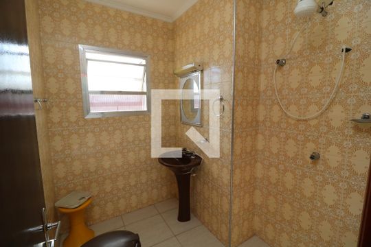Banheiro  de casa à venda com 3 quartos, 200m² em Jardim Vila Formosa, São Paulo