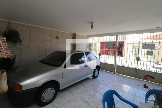 Garagem de casa à venda com 3 quartos, 200m² em Jardim Vila Formosa, São Paulo