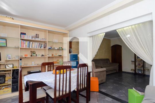 Sala de casa para alugar com 2 quartos, 160m² em Jardim Moreira, Guarulhos