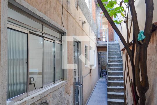 Corredor Lateral de casa para alugar com 2 quartos, 160m² em Jardim Moreira, Guarulhos