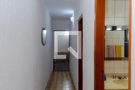 Corredor dos Dormitórios de casa para alugar com 2 quartos, 160m² em Jardim Moreira, Guarulhos
