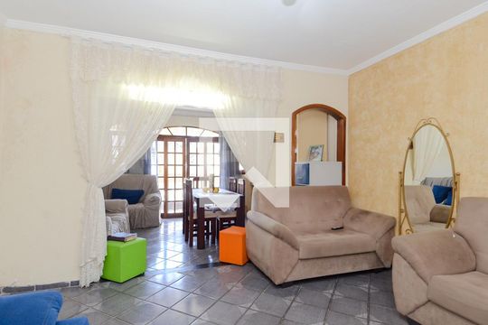 Sala de casa para alugar com 2 quartos, 160m² em Jardim Moreira, Guarulhos