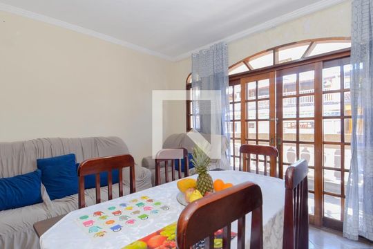 Sala de casa para alugar com 2 quartos, 160m² em Jardim Moreira, Guarulhos