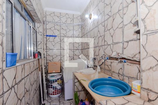 Área de Serviço de casa para alugar com 2 quartos, 160m² em Jardim Moreira, Guarulhos