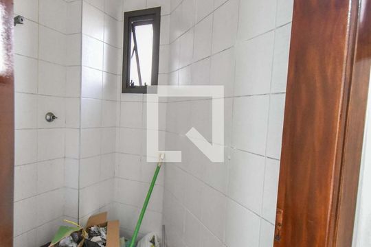 Banheiro de Serviços de apartamento à venda com 4 quartos, 107m² em Parque Colonial, São Paulo