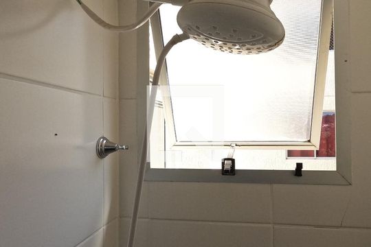 Banheiro  de apartamento para alugar com 2 quartos, 39m² em Vila Nova Bonsucesso, Guarulhos
