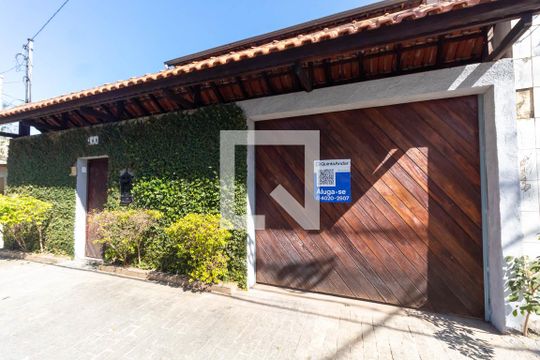 Fachada de casa à venda com 5 quartos, 300m² em Jardim Eliane, São Paulo