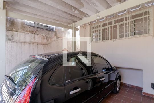 Garagem de casa à venda com 2 quartos, 100m² em Vila Nair, São Paulo