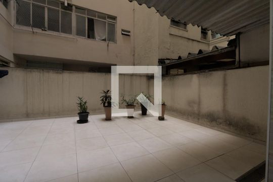 Quintal de apartamento à venda com 2 quartos, 188m² em Bom Retiro, São Paulo