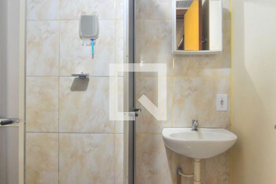 Banheiro  de apartamento à venda com 2 quartos, 51m² em Estância Velha, Canoas