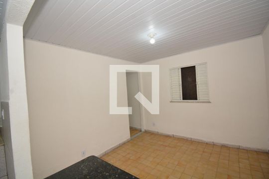 Sala de kitnet/studio para alugar com 1 quarto, 50m² em Inhauma, Rio de Janeiro