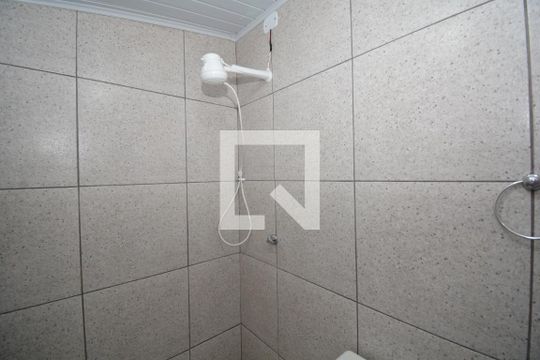 Banheiro de kitnet/studio para alugar com 1 quarto, 50m² em Inhauma, Rio de Janeiro