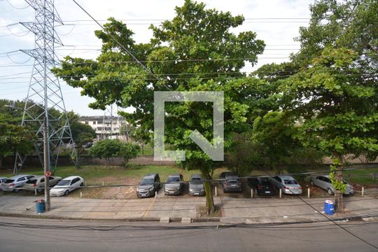 Vista do Quarto 1 de apartamento para alugar com 2 quartos, 80m² em Irajá, Rio de Janeiro