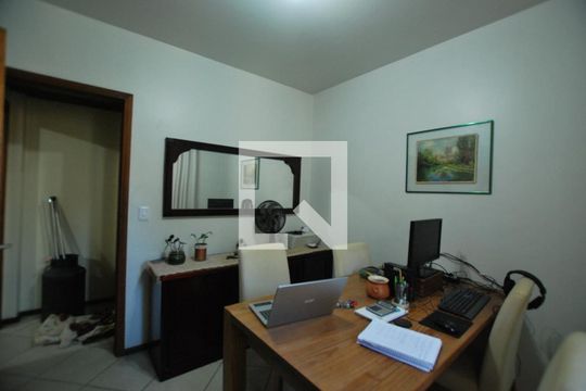 Quarto Reversivel de casa à venda com 5 quartos, 222m² em Teresópolis, Porto Alegre