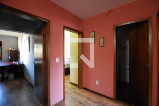 Hall de casa à venda com 5 quartos, 222m² em Teresópolis, Porto Alegre