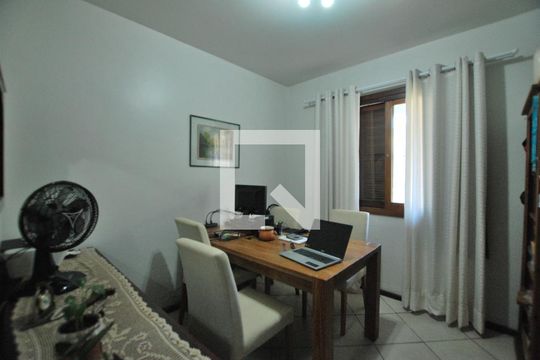 Quarto Reversivel de casa à venda com 5 quartos, 222m² em Teresópolis, Porto Alegre