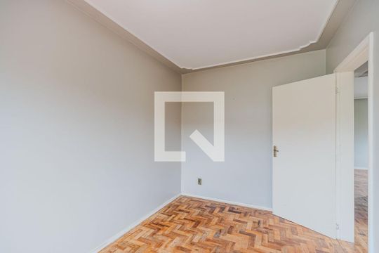 Quarto de apartamento para alugar com 3 quartos, 76m² em Cristal, Porto Alegre