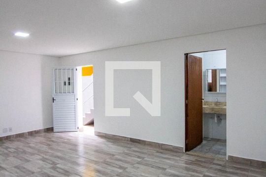 Sala de casa para alugar com 1 quarto, 70m² em Jardim Rosalina, Cotia