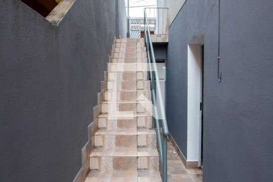 Escada de Acesso a Casa de casa para alugar com 1 quarto, 70m² em Jardim Rosalina, Cotia