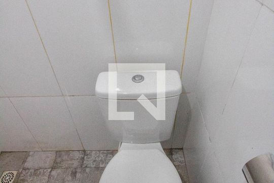 Banheiro de casa para alugar com 1 quarto, 70m² em Jardim Rosalina, Cotia