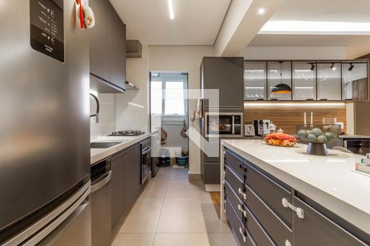 Cozinha de apartamento à venda com 2 quartos, 70m² em Vila Nova Conceição, São Paulo