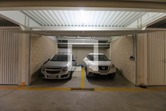Garagem de casa de condomínio à venda com 2 quartos, 110m² em Vila Alpina, São Paulo