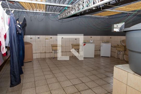Area de Serviços de apartamento para alugar com 2 quartos, 80m² em Canhema, Diadema