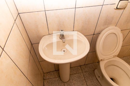 Banheiro de apartamento para alugar com 2 quartos, 80m² em Canhema, Diadema