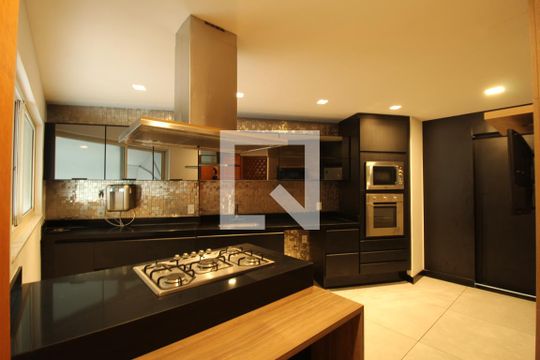 Cozinha de apartamento à venda com 5 quartos, 385m² em Recreio dos Bandeirantes, Rio de Janeiro
