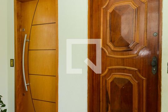 Hall de Entrada de apartamento para alugar com 2 quartos, 52m² em Vila Rio de Janeiro, Guarulhos