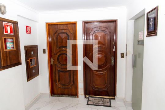 Hall de Entrada de apartamento à venda com 3 quartos, 68m² em Jardim Prudência, São Paulo