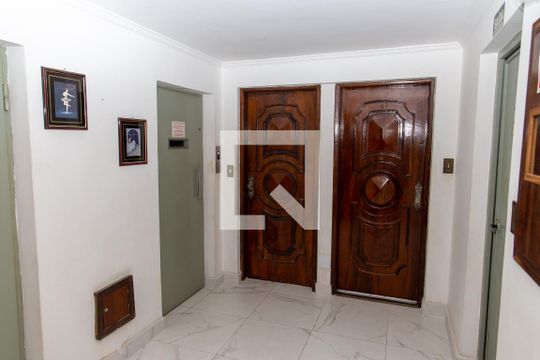 Hall de Entrada de apartamento à venda com 3 quartos, 68m² em Jardim Prudência, São Paulo