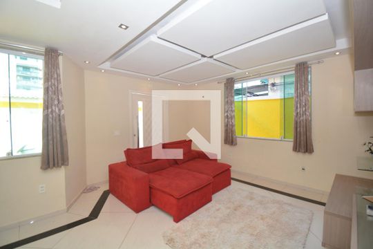 Casa à venda com 3 quartos, 448m² em Penha Circular, Rio de Janeiro