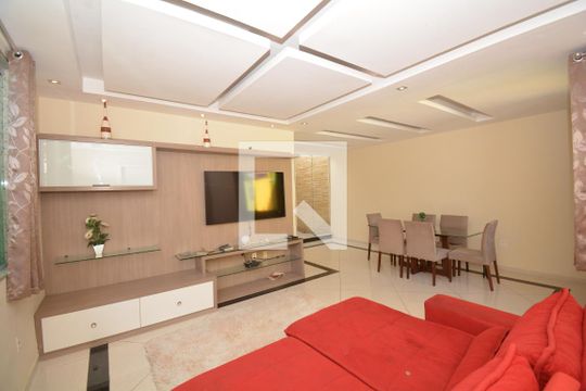 Sala de casa à venda com 3 quartos, 448m² em Penha Circular, Rio de Janeiro