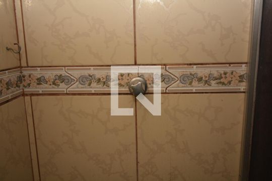 Banheiro de casa para alugar com 1 quarto, 50m² em Vaz Lobo, Rio de Janeiro