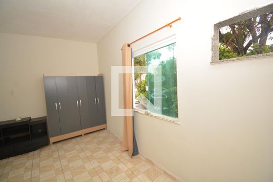 Quarto de casa para alugar com 1 quarto, 50m² em Vaz Lobo, Rio de Janeiro