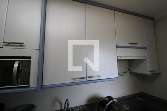 Cozinha de apartamento para alugar com 1 quarto, 70m² em Cambuí, Campinas