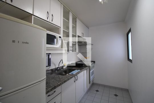 Cozinha de apartamento à venda com 1 quarto, 70m² em Cambuí, Campinas