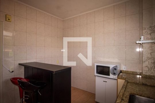 Cozinha e Área de Serviço de apartamento para alugar com 2 quartos, 90m² em Glória, Porto Alegre