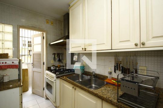 Cozinha de apartamento à venda com 3 quartos, 137m² em Cosme Velho, Rio de Janeiro