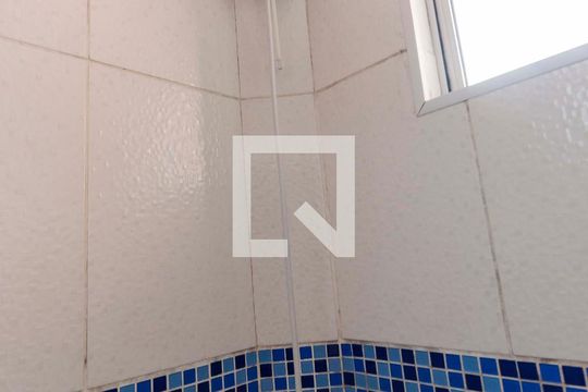 Banheiro  de apartamento à venda com 2 quartos, 39m² em Rubem Berta, Porto Alegre