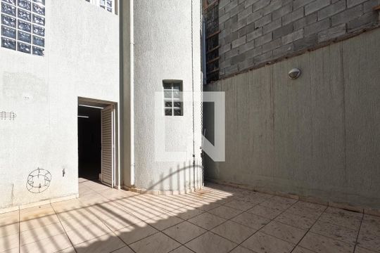 Quintal de casa à venda com 4 quartos, 272m² em Jardim Santa Clara, Guarulhos