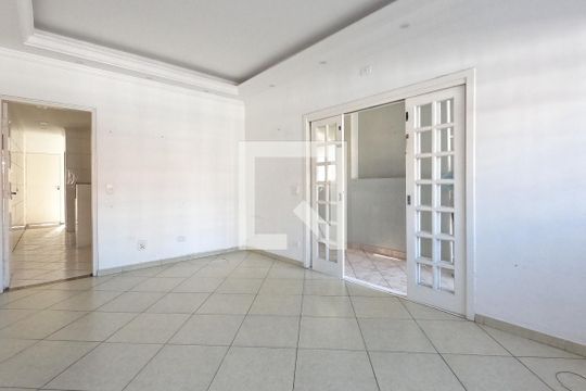 Casa à venda com 4 quartos, 272m² em Jardim Santa Clara, Guarulhos