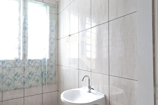 Banheiro de Serviço de casa à venda com 4 quartos, 272m² em Jardim Santa Clara, Guarulhos