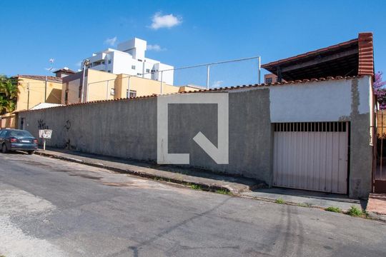 Fachada de casa à venda com 3 quartos, 250m² em Novo Eldorado, Contagem