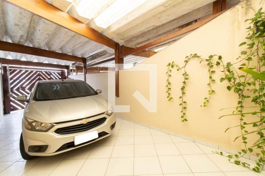 Garagem de casa à venda com 2 quartos, 129m² em Jardim Santa Mena, Guarulhos
