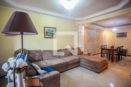Sala de casa para alugar com 3 quartos, 205m² em Parque Marabá, Taboão da Serra