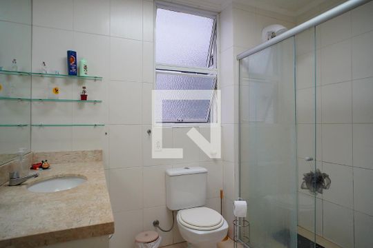 Banheiro de apartamento à venda com 4 quartos, 147m² em Floresta, Porto Alegre