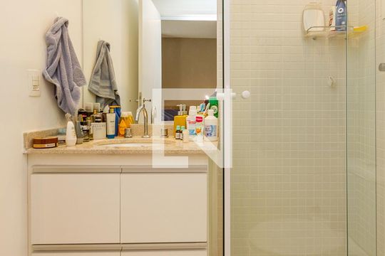 Banheiro de apartamento para alugar com 1 quarto, 36m² em Brooklin, São Paulo